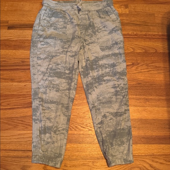Athleta Light Gray Camouflage Pants - Picture 1 of 6